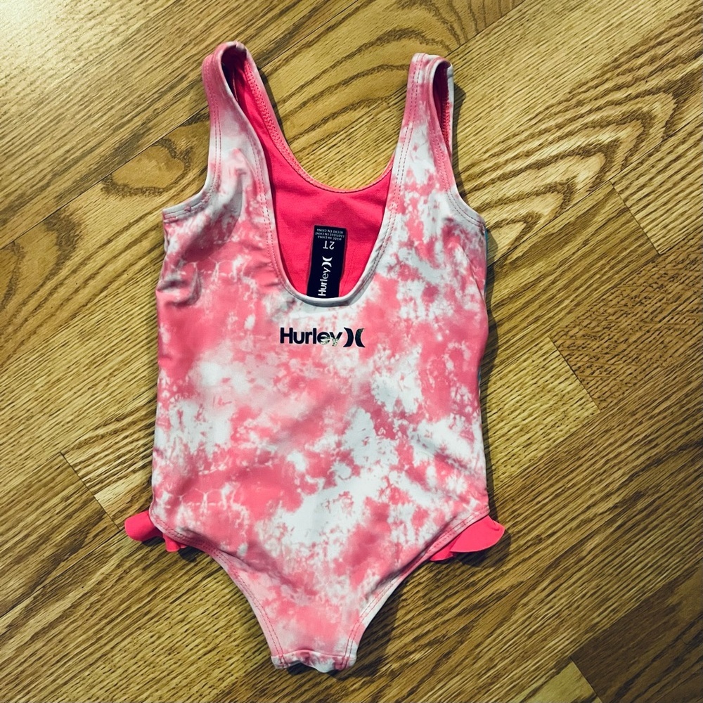 Hurley Pink & White Tye Dye 1 Piece Swimsuit With Flamingo Graphic Size 2 T - Picture 5 of 7